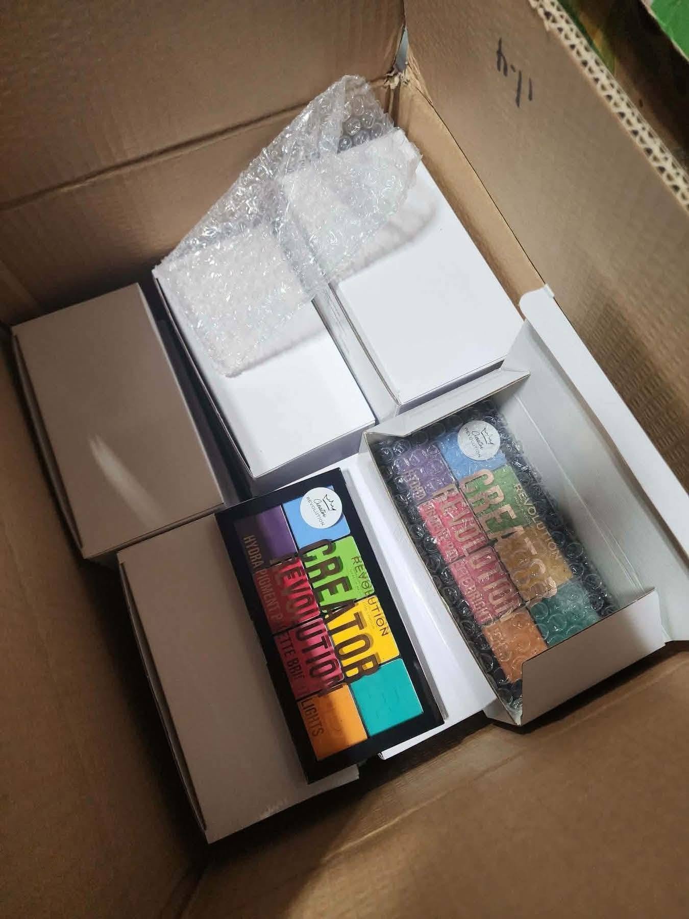 Wholesale 100% Makeup Revolution Pallet - Revolution Bake & Blot Powder, I Heart Revolution Banana Split Radiance Primer Vitamin C, Liquid Highlighter Bronze Gold, Blush, Creator Hydra Pigment, Matte Lip | PalletReturnsUK - Image 4
