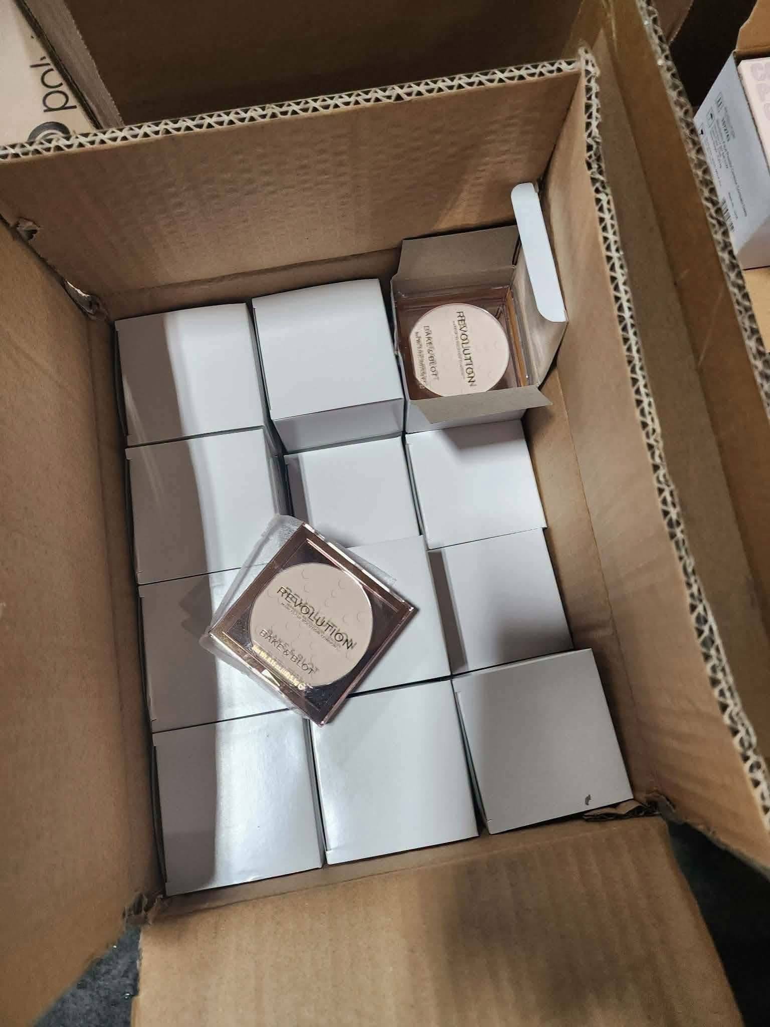 Wholesale 100% Makeup Revolution Pallet - Revolution Bake & Blot Powder, I Heart Revolution Banana Split Radiance Primer Vitamin C, Liquid Highlighter Bronze Gold, Blush, Creator Hydra Pigment, Matte Lip | PalletReturnsUK - Image 6