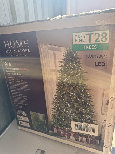 9ft Grand Duchess Twinkling Balsam Fir LED Pre-Lit Christmas Tree - Image 4
